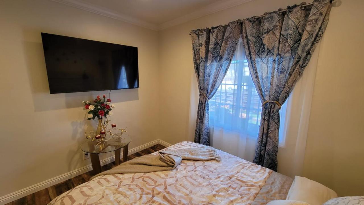 Adorable Modern Guesthouse With Full Kitchen ลอสแอนเจลิส ภายนอก รูปภาพ